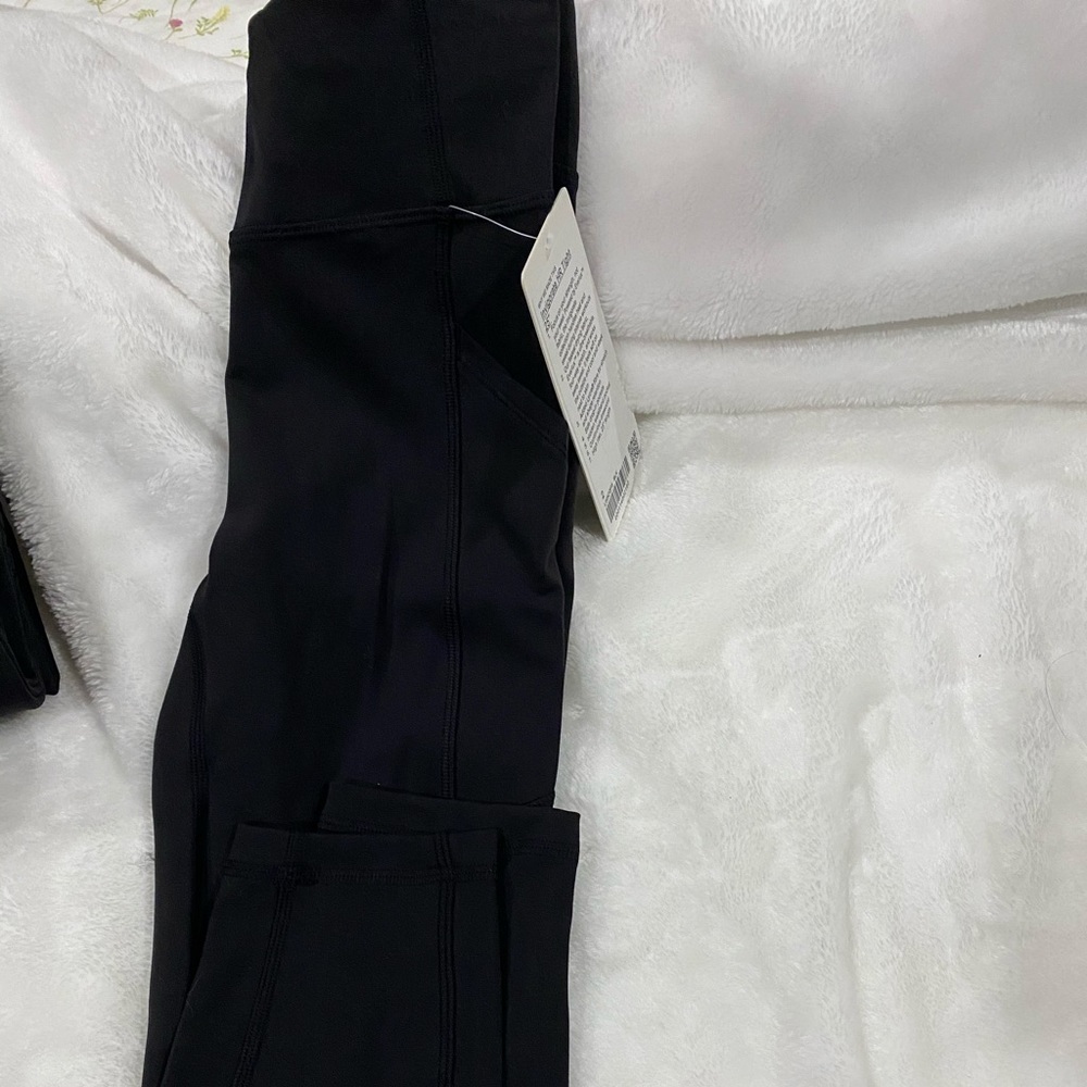 Lululemon HR tight 25” legging, pair 4/4. Never worn a tags